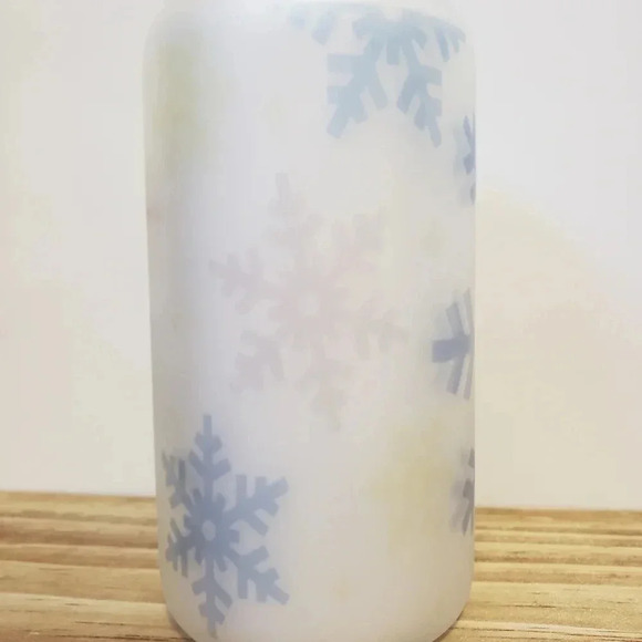 Season to be freezin frosted glass cup includes lid and plastic straw - Picture 6 of 7